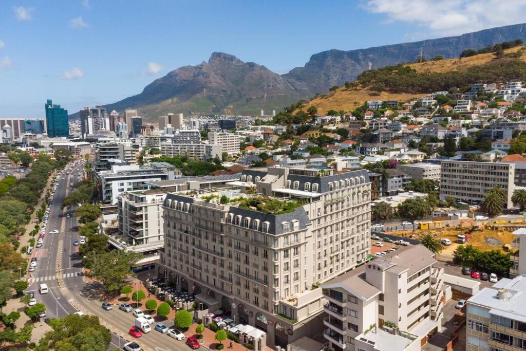 Stunning Cape Royale Apartment